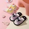 Chinelos Infantis de Linho para Primavera e Outono Desenho Animado Sola Macia Casa Antiderrapante Sem Cheiro Ecológicos para Meninas Mais Velhas e Uso Pai-Filho