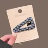 Nuevos pasadores de tela a cuadros hechos a mano estilo coreano, pinzas vintage para flequillo que reducen la edad, pinzas laterales para cabello suelto, horquillas triangulares