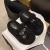 Chinelos peludos estilo coreano, com sola grossa e que aumentam a altura, para mulheres, projetados para uso externo, com toque luxuoso, nova coleção outono/inverno 2026, chinelos peludos confortáveis para mulheres