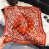 Lenço de Moda Versátil Tendência Estilo Coreano Similar à Seda 70cm Lenço de Pescoço Floral Atacado