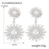 Europa y Estados Unidos venta caliente transfronteriza talla anillo aretes de flor hueca acero titanio chapado oro 18K aretes exagerados joyería mujer