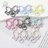 Pintura Galvanizada de Alta Calidad Colgante Degradado de Dos Tonos Corte Calado Lazo Hebilla de Resorte Accesorios de Joyería DIY Llavero Colgante para Bolsa