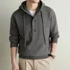 Suéter de punto con capucha de peso pesado 840g, modelo nuevo 2026, casual grueso, cuello semiabierto, corte holgado moderno, disponible para venta al por mayor
