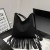 Bolso de Hombro de Ante con Borlas Elegante de Otoño 2026 Nueva Moda Personalizado Casual Gran Capacidad para Mujer