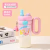 Taza de hielo de gran capacidad tipo caricatura, taza aislada de acero inoxidable 316 con doble popote y asa para estudiantes, adecuada para uso en exteriores