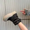 Botas de tornozelo retrô com sola grossa, que aumentam a altura, com tira de fivela para mulheres, nova coleção outono 2026, versáteis, casuais, emagrecedoras, botas da moda trendy
