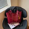 Bolsa tote de grande capacidade, estilosa e sofisticada para o dia a dia, um design de nicho para mulheres, nova coleção outono 2026, apresentando elementos da moda japonesa e coreana