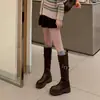 Chica dulce y genial~ Botas de jinete de cuero de plena flor, con plataforma gruesa, que aumentan la altura, detalles de hebilla, tacón medio 2026, punta redonda, cuero genuino, botas de caña alta