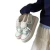 Zapatos de lona con diseño único, artículo popular primavera/otoño 2026, combinados con faldas, zapatos blancos de cordones frontales, zapatillas casuales de moda y versátiles