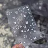 Pegatinas Metálicas para Uñas Tomoni, Calcomanías para Uñas Estilo Lujo Ligero, Sensación de Alta Gama, Soñadoras y Sobrias, Diseños Mixtos de Mariposa y Corazón Chapados en Oro