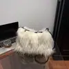 Moda Trendy Transfronteriza Peluche Diseño de Nicho Gama Alta Otoño/Invierno 2026 Bolso de Hombro Cruzado para Mujer