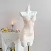 2026 Nuevo Estilo Cómodo Seda de Hielo Sexy Cuello en V Espalda Descubierta Encaje Abertura Estilo Chica Caliente Deseo Puro Camisola Camisón con Almohadillas en el Pecho