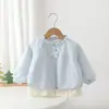Estilo Novo Primavera e Outono Menina Bebê Estilosa Moda Menina Jaqueta Corta-vento Roupas de Outono Patchwork de Renda Babados Top Botão Tendência