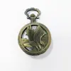 Venta al por mayor del fabricante Tapa abatible hueca retro Reloj de bolsillo Creativo Reloj para hombre y mujer Estudiante Reloj de cuarzo Reloj para colgar para ancianos Esfera grande