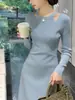 Elegante y de Temperamento Suave Estilo Francés, Vestido Largo Ajustado, Vestido de Punto Cruz Azul de Alta Gama para Mujer en Otoño e Invierno