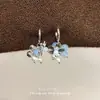 Sistema de color Maillard retro nicho minimalista de alta gama aretes de mariposa para otoño e invierno versátiles simples para el día a día