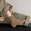 Botas Cortas Retro de Retazos de Gamuza con Aumento Interno de Altura, Elásticas y Adelgazantes para Mujer, Punta Cuadrada, Elegantes, Nueva Colección Primavera y Otoño 2026
