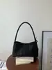 Bolsa de mão trançada estilo francês para mulheres, novo modelo 2026, bolsa de ombro coreana, textura de alta qualidade, estilo de nicho, bolsa de ombro versátil