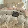 Juego de cuatro piezas de terciopelo de leche seguro para bebés, estampado floral pequeño, juego de cama de terciopelo coral engrosado de invierno, estilo fresco, funda de edredón, sábana, juego de cama 4