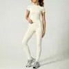 Conjunto de yoga cepillado para mujer, cuello redondo, corte ajustado, manga corta, sin líneas incómodas, pantalones de yoga para fitness de nalga de durazno, alta relación costo-rendimiento
