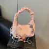 Bolsas de Luxo para Mulheres no Outono e Inverno de 2025 Novo Design Retrô de Nicho Bolsa Transversal com Corrente Bolsa Carteiro Plissada Bolsa Dumpling