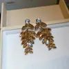 Brincos de borla em formato de flor com zircônia super brilhante, estilo europeu e americano de luxo, brincos de banquete do palácio, brincos de luxo leve de alta qualidade para mulheres