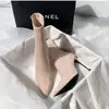 Versáteis e Elegantes Novas Botas Curtas de Salto Alto para Mulheres com Saltos Agulha e Bico Fino Camurça Outono e Inverno Botas Slim Elásticas Francesas Elegantes Cor Nude