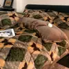 Conjunto de Quatro Peças Estilo Merade de Imitação de Pelo de Coelho de Luxo Leve Classe A Lençol de Cama de Coral Espesso Espessado Cobertor