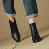 Novedad Otoño/Invierno 2026 Botines de Punta Fina con Tacón Grueso para Mujer Estilo Retro Piel Suave Cierre Trasero Botas Adelgazantes Temperamento Versátil Zapatos de Moda