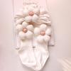 Conjunto Combinado de Touca Fetal e Meias para Recém-Nascidos com Várias Flores Pequenas Frescas para Bebês Meninas e Lactentes para Proteger a Fontanela