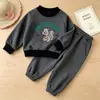 Conjunto de Moletom com Capuz Estilo Cartoon Esquilo e Cachorro para Meninos e Meninas Outono Inicial Novo Estilo Calças Jogger Roupa Casual de Duas Peças para Irmãos