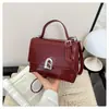 2026 Bolso Cuadrado Pequeño Liso de Color Nuevo para Mujer Estilo Retro Bosque Lindo Moda Temperamento Bolso de Hombro Único Bolso Cruzado con Personalidad Elegante