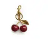 Bolso Transfronterizo para Mujer Accesorios Imitación Fruta Llavero de Cereza de Resina Popular de Venta Caliente Europea y Americana Llavero Colgante de Bolso Dorado