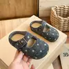 Zapatos Planos de Lunares Franceses para Niñas Niñas 2026 Otoño/Invierno Nuevo Estilo Correa de Hebilla de Cuero Zapatos Birkenstock Engrosados Zapatos Calientes Versátiles