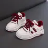 Tênis Infantil Fashion Antiderrapante 2025 Outono Novo Estilo Tênis de Skate Modernos Versáteis para Bebê Casual Combina com Tudo