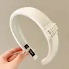 2026 Nuevo Estilo Diadema de Mujer Plisada de Ala Ancha Sensación de Alta Gama Cubre la Parte Superior del Cráneo Hace que la Cara se Vea Más Pequeña Cubre la Raya del Cabello Pinza para el Cabello Accesorio para el Cabello