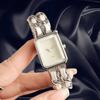 Reloj de pulsera de lujo para mujer, elegante, cuadrado, de alta gama, con diseño de celebridad de Internet, con pepitas de oro pequeñas, reloj de pulsera de nicho ligero y moderno.