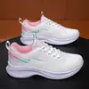 Fabricantes transfronterizos envían zapatos Jinjiang para mujer, zapatillas ultraligeras para correr, zapatos con amortiguación, zapatillas de salto de longitud para niñas