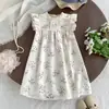 Novo vestido floral estiloso para meninas com gola de renda da moda, mangas de babado esvoaçantes, vestido de boneca casual de verão, transfronteiriço