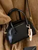 Bolsa Nova de Inverno 2025 Estilo Vintage Almofada para Mulheres, Bolsa Transversal Estilosa, Bolsa de Mão Tendência de Nicho, Bolsa de Boliche para Mulheres
