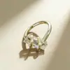 Anel de Zircônia Mais Vendido Transfronteiriço para Mulheres, Anel de Diamante Quadrado de Quatro Garras Estilo Ins para Pedido, Anel Feminino de Elegância Noturna Estilo Coreano