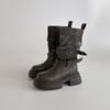 Botas de Couro Retro Versáteis de Salto Alto Botas com Solado Grosso Texturizado para Mulheres Outono e Inverno Estilo Britânico Botas de Moda de Salto Grosso Pequeno
