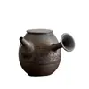 Juego de té de cerámica gruesa vidriada con detalles dorados, que incluye un cuenco con tapa de cerámica, una taza de té, una tetera con asa lateral y una taza de maestro, así como un cuenco para matcha