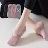 Calcetines de Yoga de Venta Caliente Transfronterizos para Mujer, Calcetines de Piso para Ejercicio de Pilates en Interiores, Calcetines Deportivos Fitness con Correa Protectora de Color Sólido