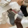 Calcetines Retro Nórdicos de Punto Fair Isle con Copos de Nieve para Mujer, Calcetines de Media Pantorrilla Negros Blancos Grises Sencillos Versátiles Estilo Universitario Calcetines Largos