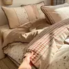 Juego de cuatro piezas de cubierta de cama de terciopelo de leche con borde de concha, juego de tres piezas de franela de terciopelo coral engrosado de invierno para dormitorio