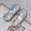 Sandálias novas de verão fofas para meninas, sapatos de verão para bebês meninas, sapatos únicos para crianças pequenas, sapatos de malha infantis, sapatos vazados de princesa para meninas