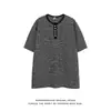 Camiseta Masculina de Algodão Puro com Listras Retrô, Gola Henley, Manga Curta, Corte Solto Casual, Camisa com Botões