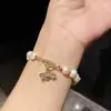 Pulsera Baroque Hebilla Ot Perla de Agua Dulce Irregular Exquisito Zircón Diseño de Colgante Abejita Pulsera de Temperamento