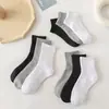 Calcetines para Hombre Primavera y Verano Delgados de Algodón Peinado Calcetines de Caña Media Absorbentes de Sudor Calcetines Blancos Calcetines Deportivos para Mujer Calcetines de Pareja Venta al por Mayor